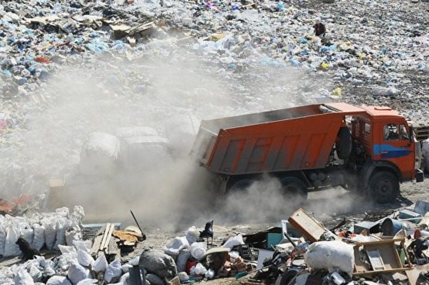 В Пскове специализированная прокуратура в суде добилась решения о рекультивации земельного участка, занятого городской свалкой твердых коммунальных отходов.